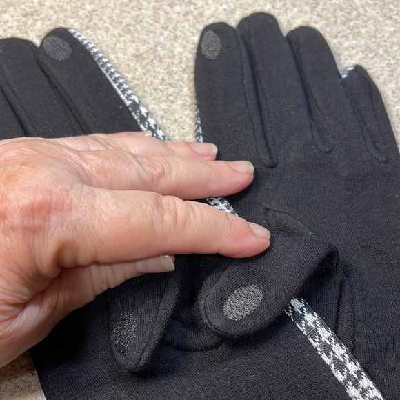 ALABAMA FANS GLOVES 🧤 HOUNDSTOOTH BLACK AND WHITE.  LOVE ❤️ THE HOUNDSTOOTH - Picture 5 of 9